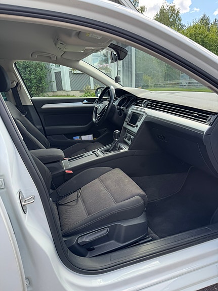Volkswagen Passat 7 of 10