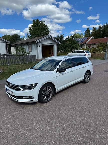 Volkswagen Passat 2 of 10