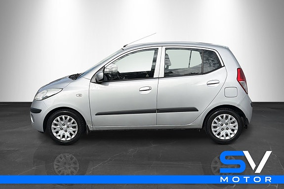 Hyundai i10 2 of 15