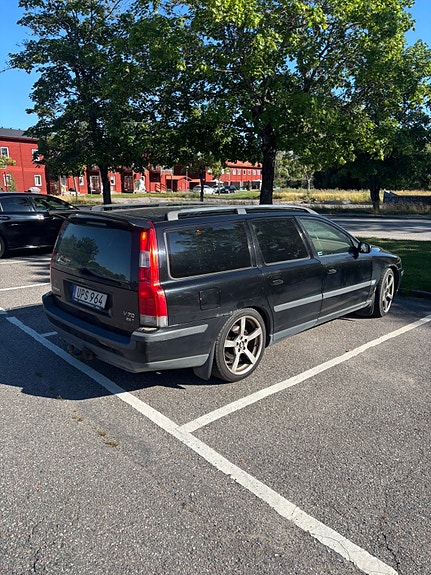 Volvo V70 3 of 7