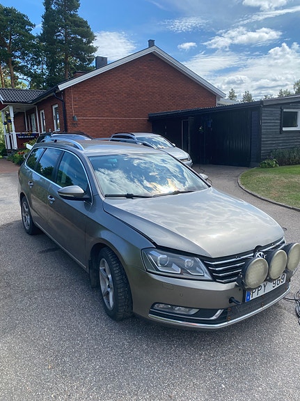 Volkswagen Passat 2 of 2