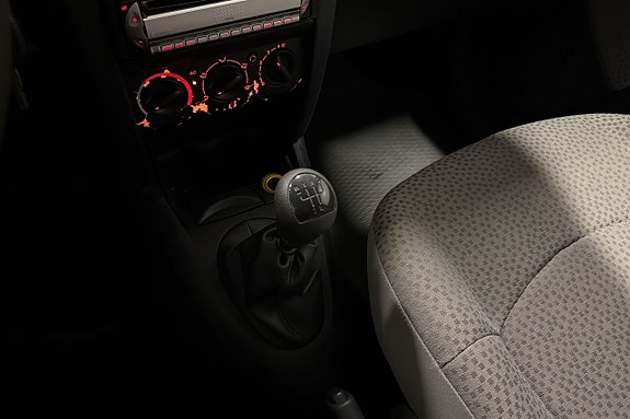 Renault Clio 10 of 15