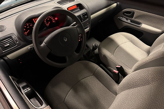Renault Clio 13 of 15