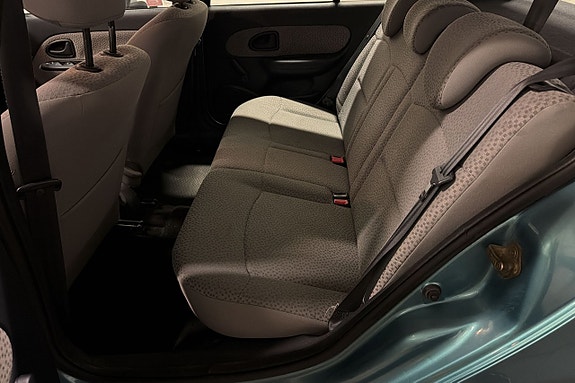 Renault Clio 14 of 15