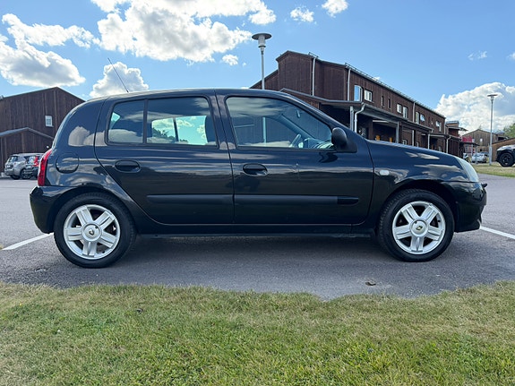 Renault Clio 2 of 12