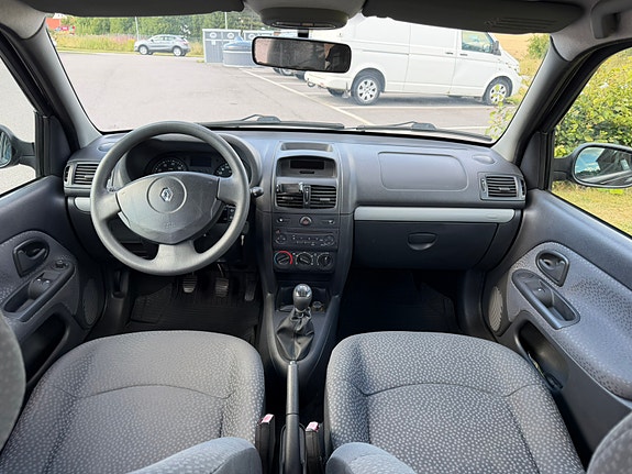 Renault Clio 9 of 12
