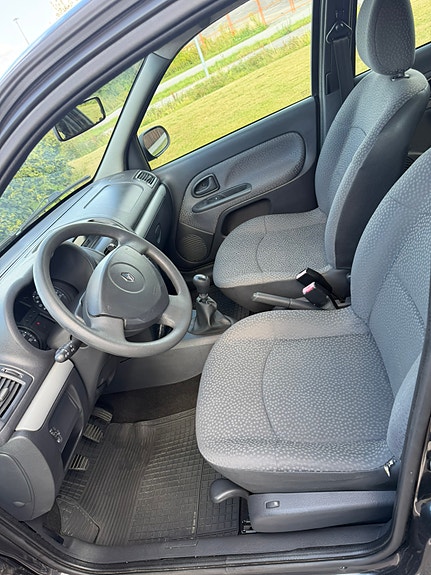 Renault Clio 8 of 12