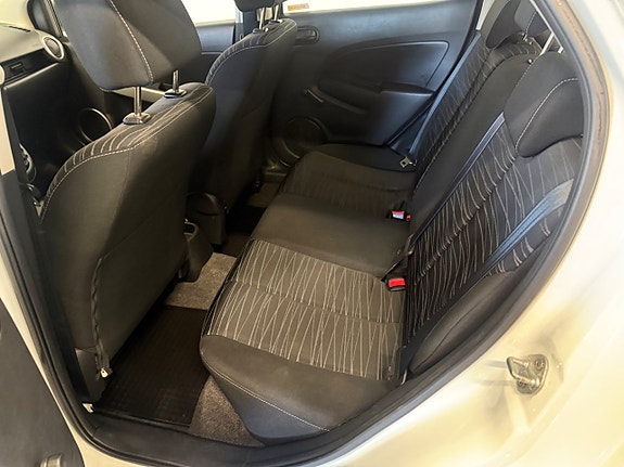 Mazda 2 12 of 16