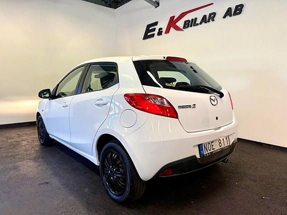 Mazda 2 4 of 16