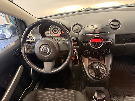 Mazda 2 14 of 16