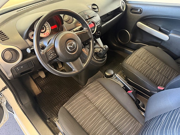 Mazda 2 10 of 16