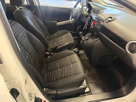Mazda 2 8 of 16