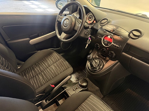 Mazda 2 9 of 16