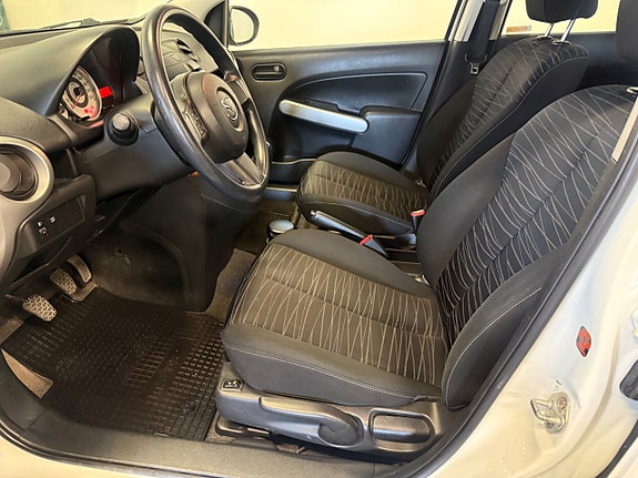 Mazda 2 11 of 16