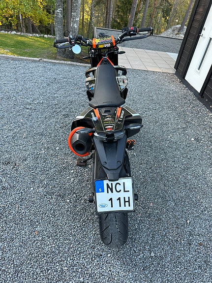 KTM 690 SMC R 4 of 5