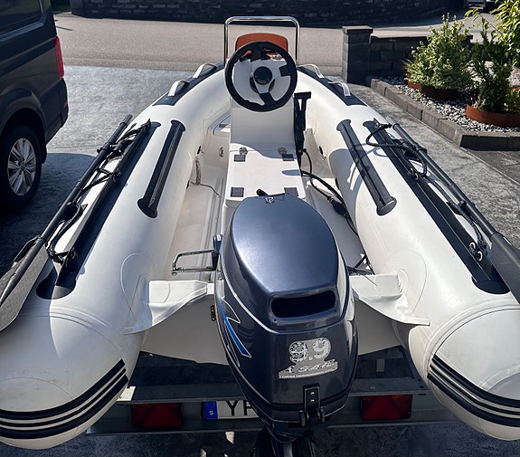 GreatWhite RIB 270 med jockysäte 2 of 3