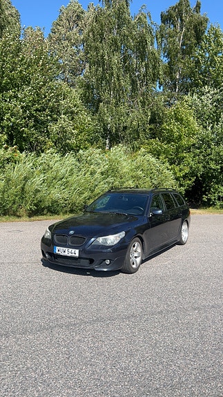 BMW 525i 3 of 7