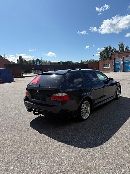 BMW 525i 2 of 7