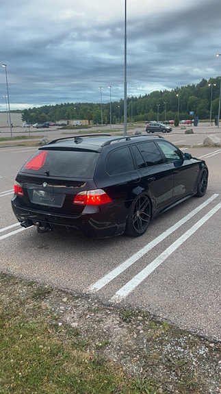 BMW 525i 2 of 6