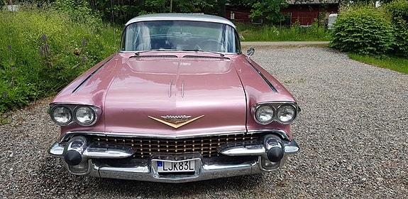Cadillac Coupé DeVille 6 of 6