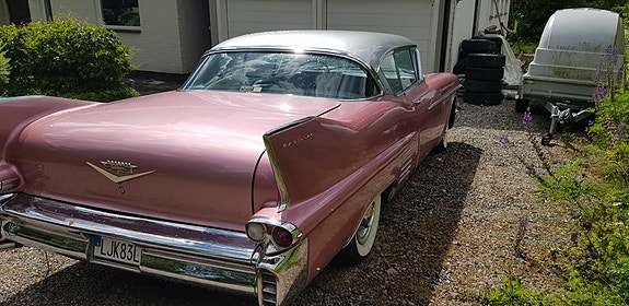 Cadillac Coupé DeVille 2 of 6