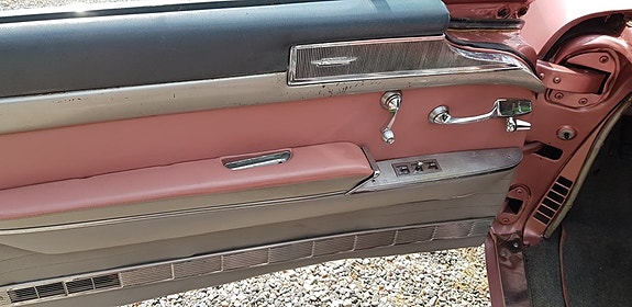 Cadillac Coupé DeVille 3 of 6
