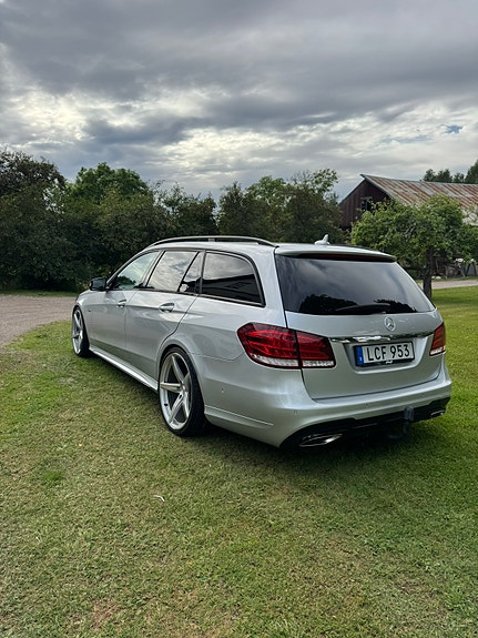 Mercedes-Benz E250 2 of 5