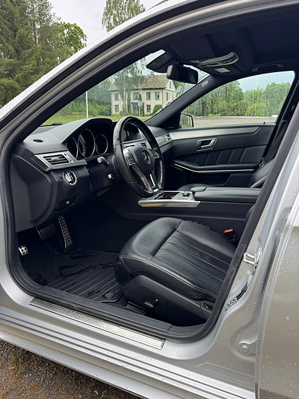 Mercedes-Benz E250 5 of 5