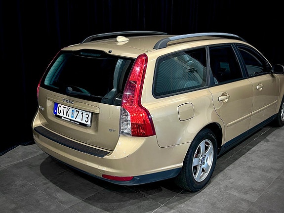 Volvo V50 3 of 13