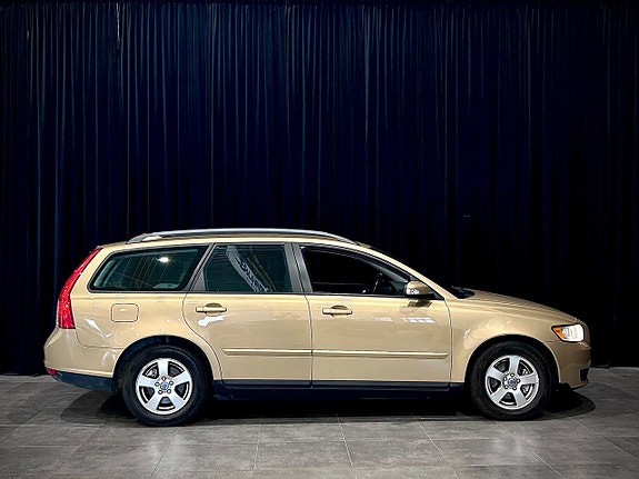Volvo V50 2 of 13
