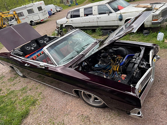 Ford Galaxie 14 of 17