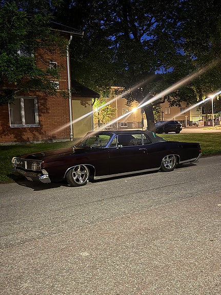 Ford Galaxie 8 of 17