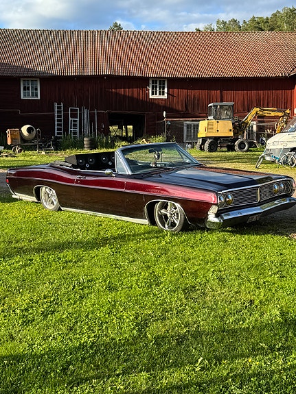 Ford Galaxie 2 of 17
