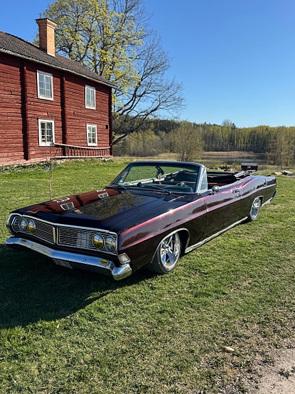 Ford Galaxie 4 of 17