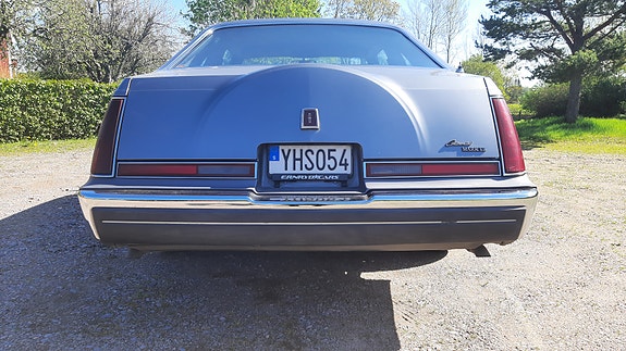 Lincoln Continental 3 of 5