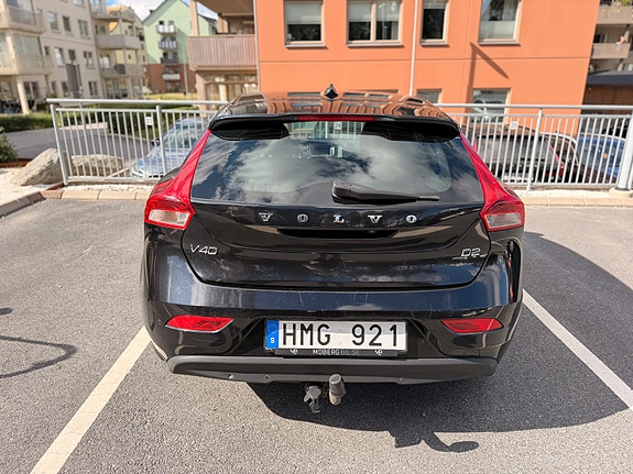 Volvo V40 2 of 12