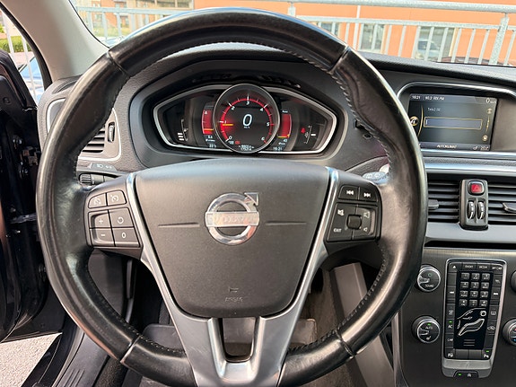 Volvo V40 8 of 12