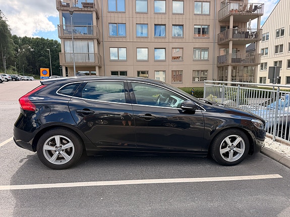 Volvo V40 3 of 12