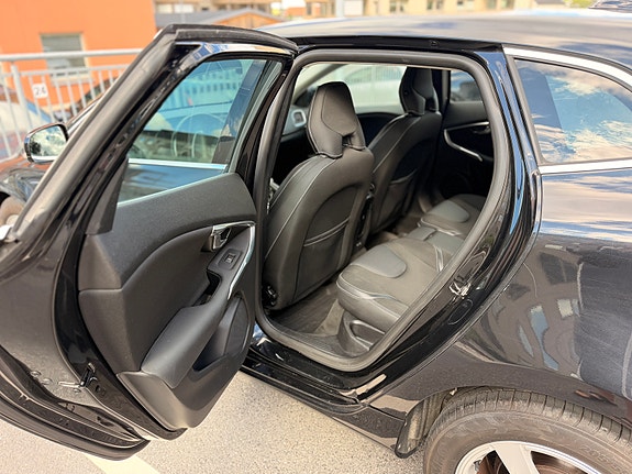Volvo V40 11 of 12