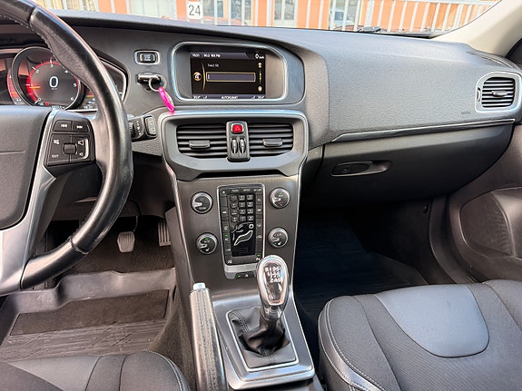 Volvo V40 6 of 12