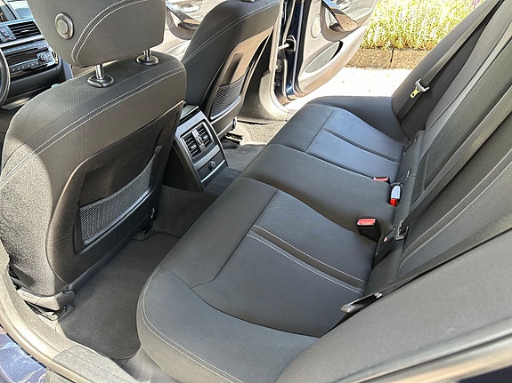 BMW 330d 7 of 18