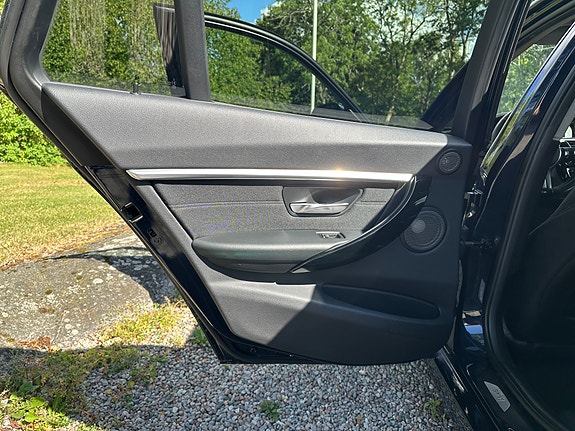 BMW 330d 14 of 18