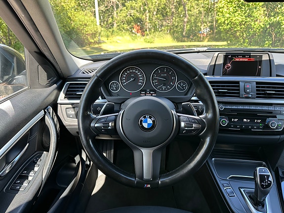 BMW 330d 9 of 18
