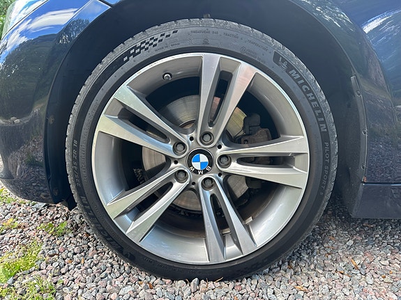 BMW 330d 5 of 18