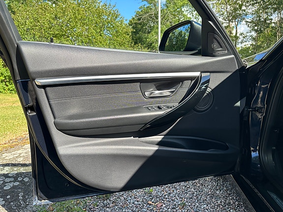 BMW 330d 12 of 18