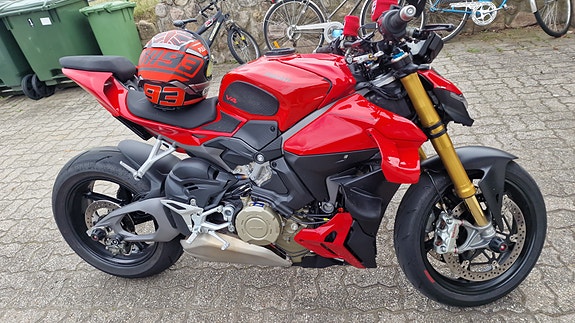Ducati Streetfighter V4 2 of 3