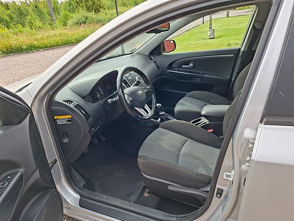 Kia Ceed 4 of 7