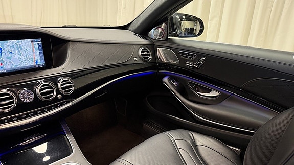 Mercedes-Benz AMG GT Roadster 16 of 30
