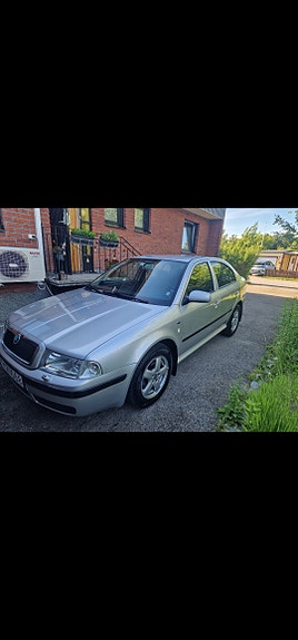 Skoda Octavia 2 of 8
