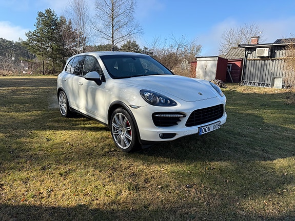 Porsche Cayenne Turbo 2 of 4